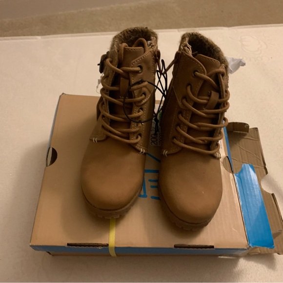 There about memory foam toddler girl boots - Picture 2 of 4